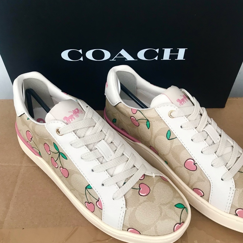🍒 Coach Clip Low Top Sneaker In Signature Canvas With Heart Cherry